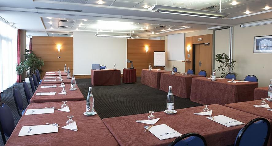 Oceania Nantes Aeroport Hotel 4*