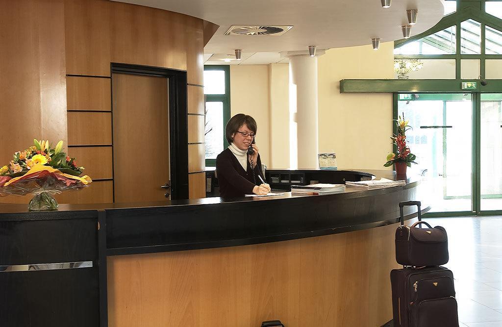 Oceania Nantes Aeroport Hotel 4*